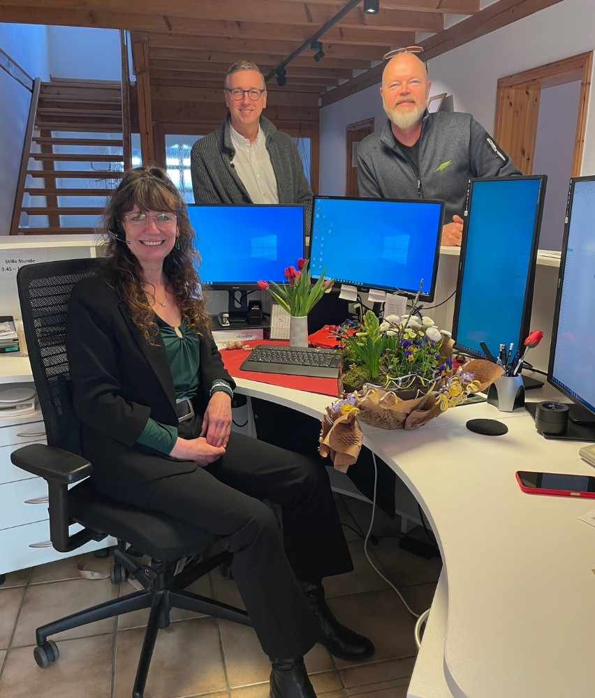 Silke Heers, Fabian Martens und Wilhelm Pesel lächeln in die Kamera.