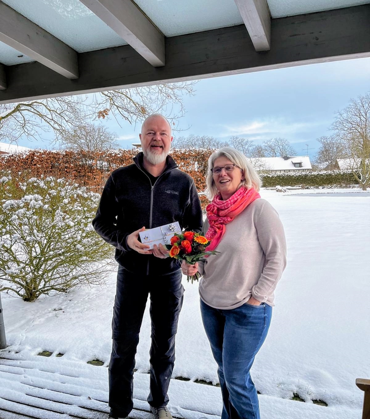 Heike Thielen und Wilhelm Pesel lächeln in die Kamera.