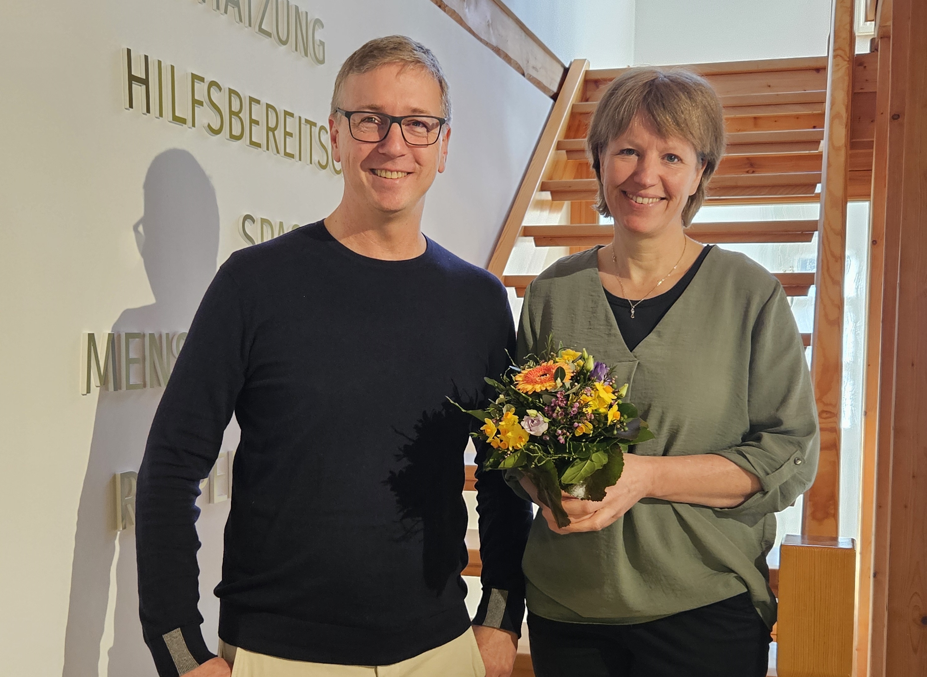 Fabian Martens und Julia Bieber lächeln in die Kamera.